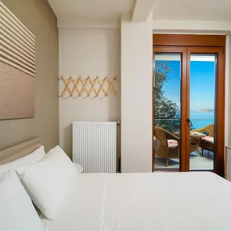Victoria Suites *
